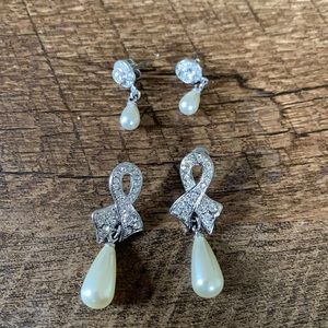 Set of 2 pearl and gem earrings